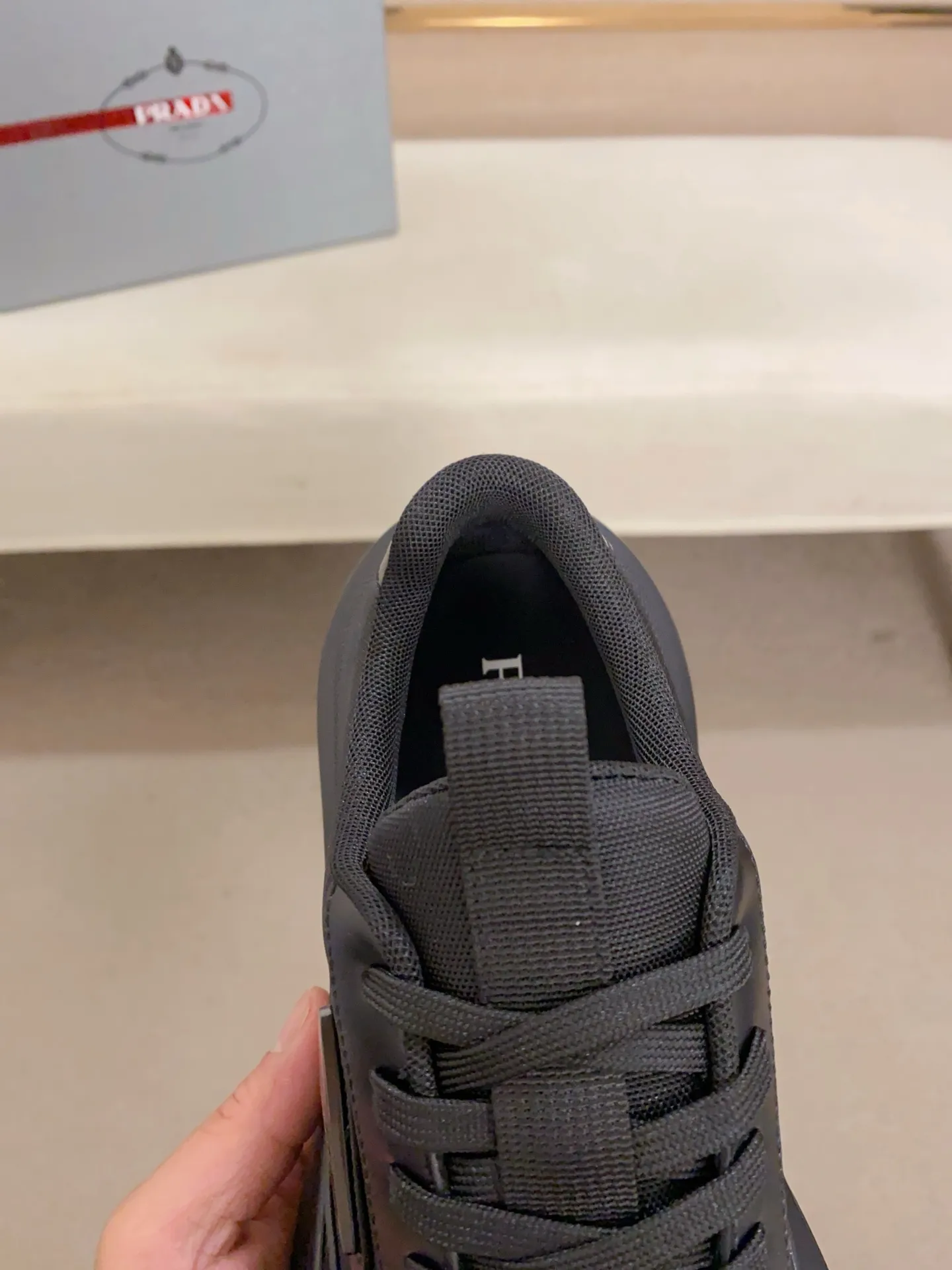 Men's shoes 💰 660💰 ✔️✔️✔️Higher version High-quality new PRADA (Prada) counters are launched simultaneously. The new men's shoes and 😘fabrics are made of high-tech glue-making technology. Lining: Full cowhide lining. 👍🏿 High-end ☄️ Air-cushion molded anti-slip foam outsole, exquisite lines, simple and elegant, comfortable and high-end for leisure travel. Code number: 38 to 44 (45 can be customized and cannot be returned or exchanged)